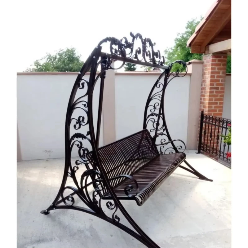 

The terrace swing allows you to relax in the ultimate comfort, making it the perfect addition to your outdoor space.