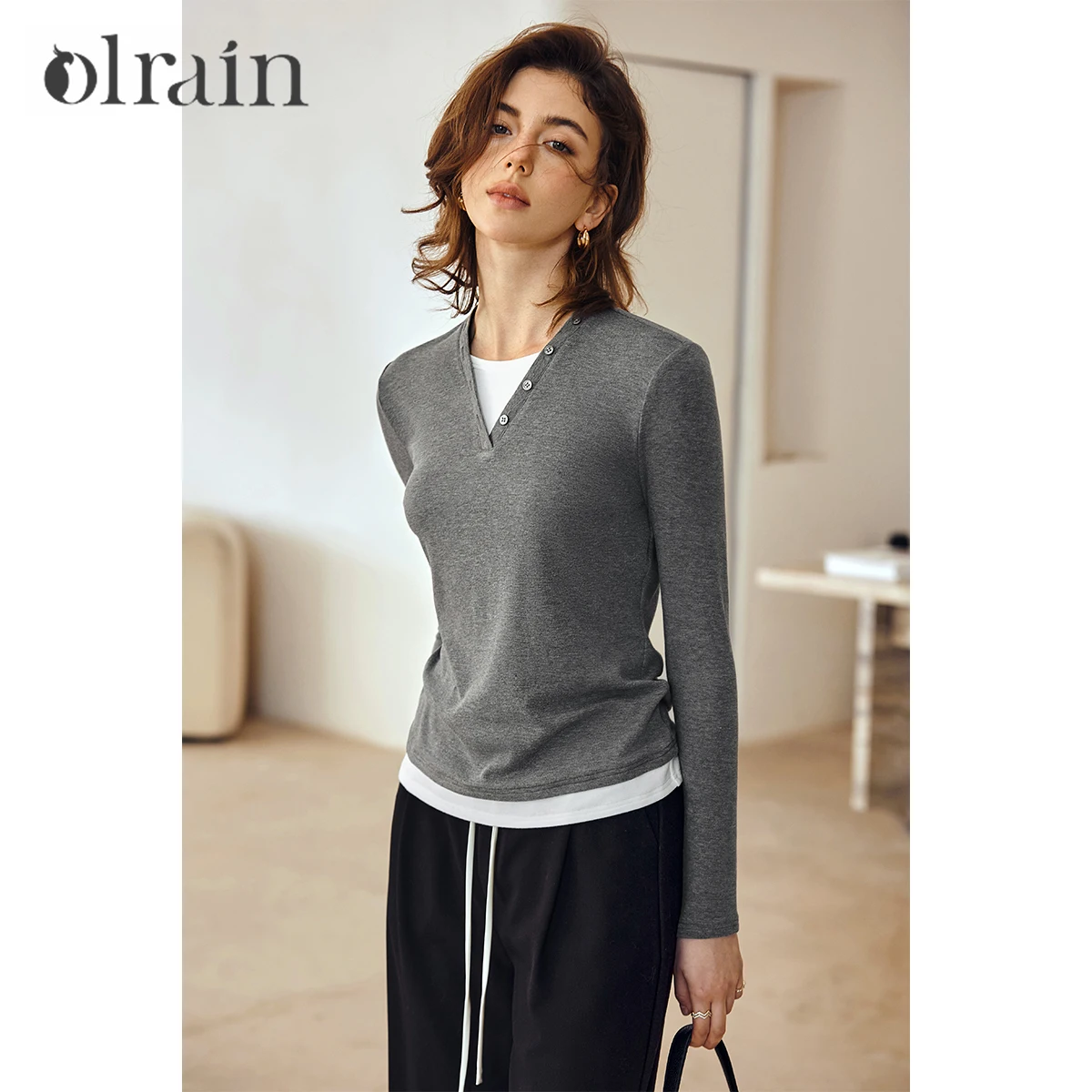 

OLrain Grey Long Sleeve T-Shirt Women's Spring 2025 New Fake Two-piece V-Neck Design Top M57CT96533