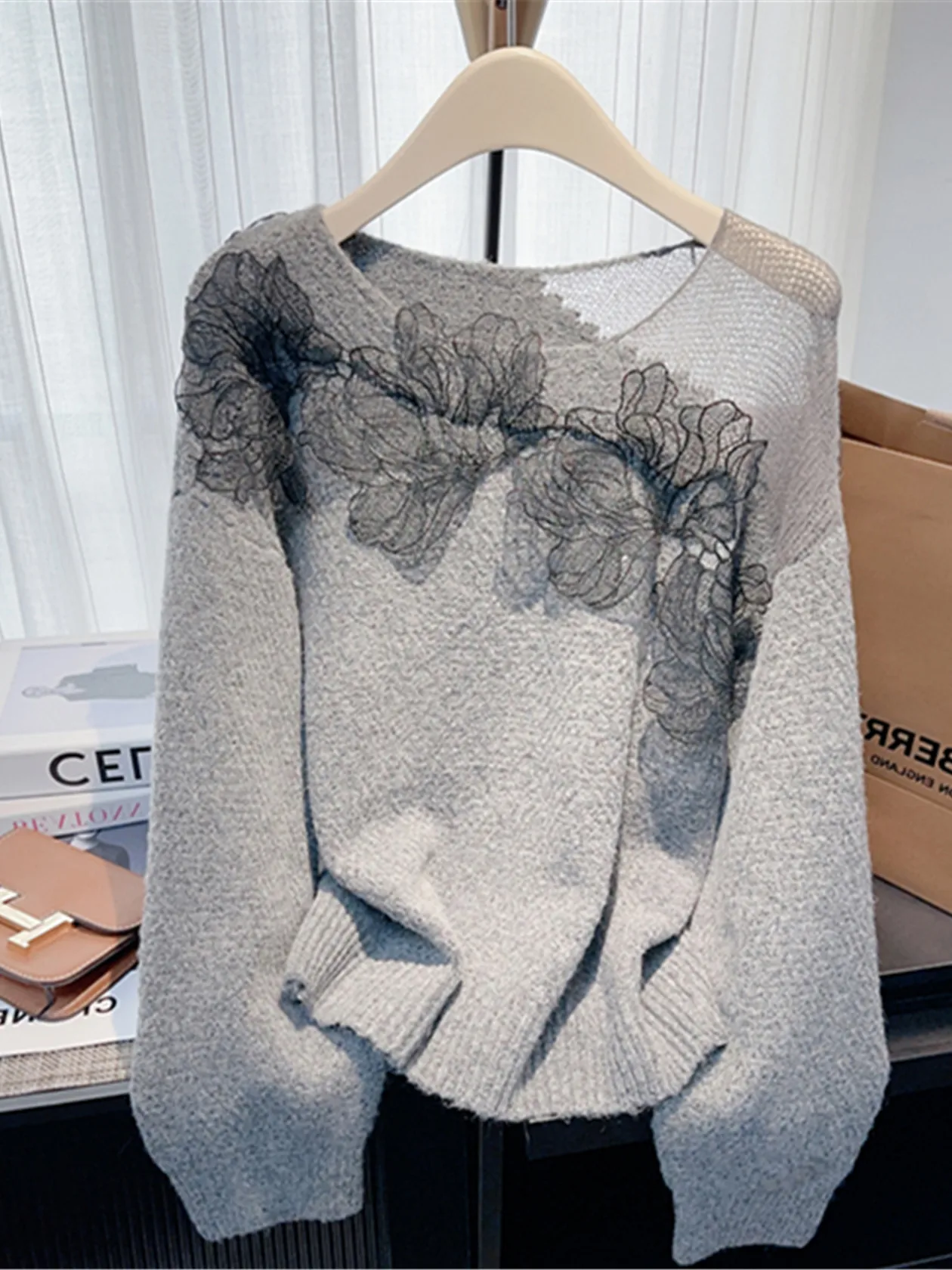 

Light Luxury Women's Top Clothing, Stylish Lace Spliced Sweater, Spring Loose-fit Knitwear, Long-sleeved Top