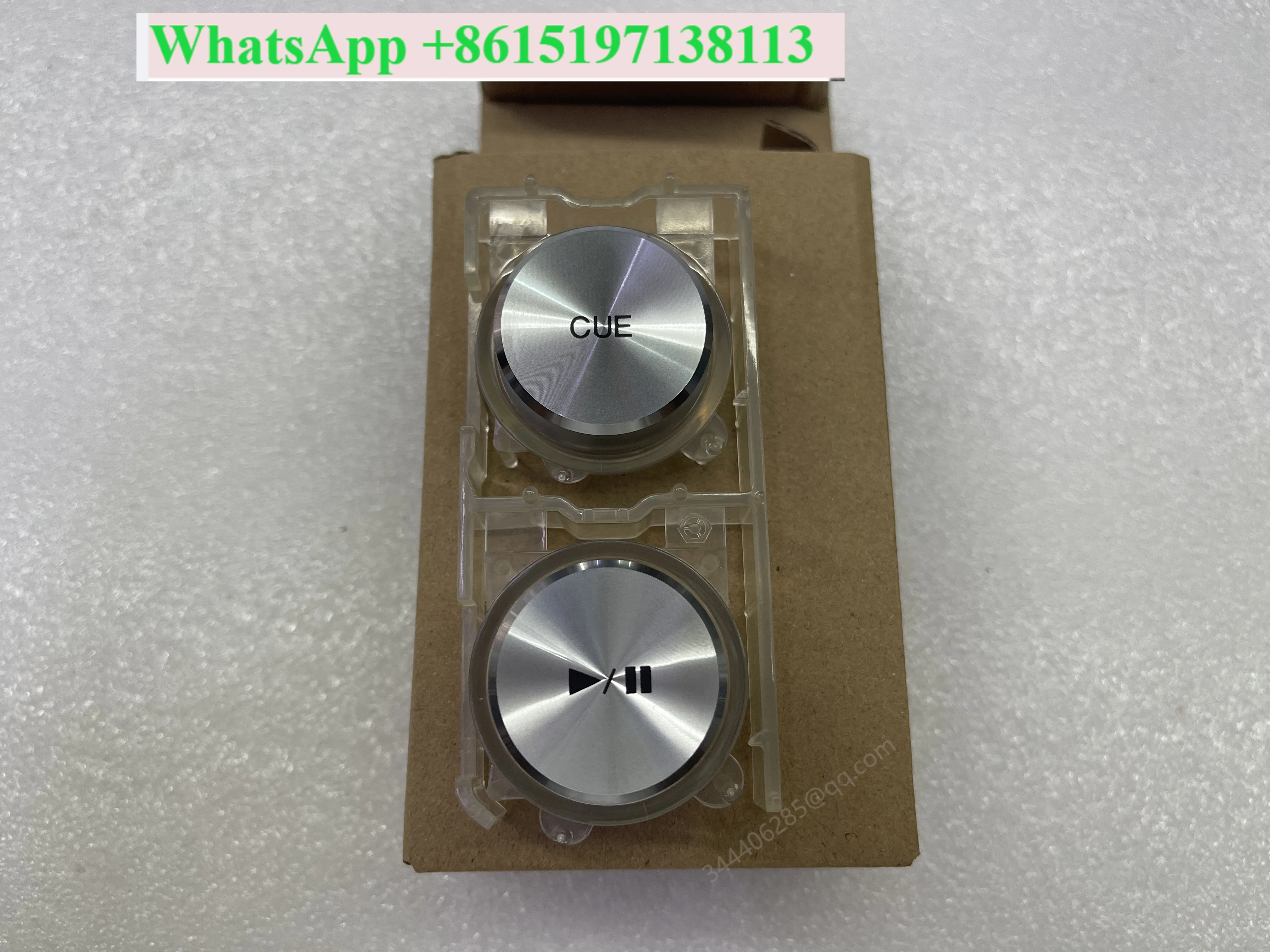 CDJ-2000NXS2 external playback pause button