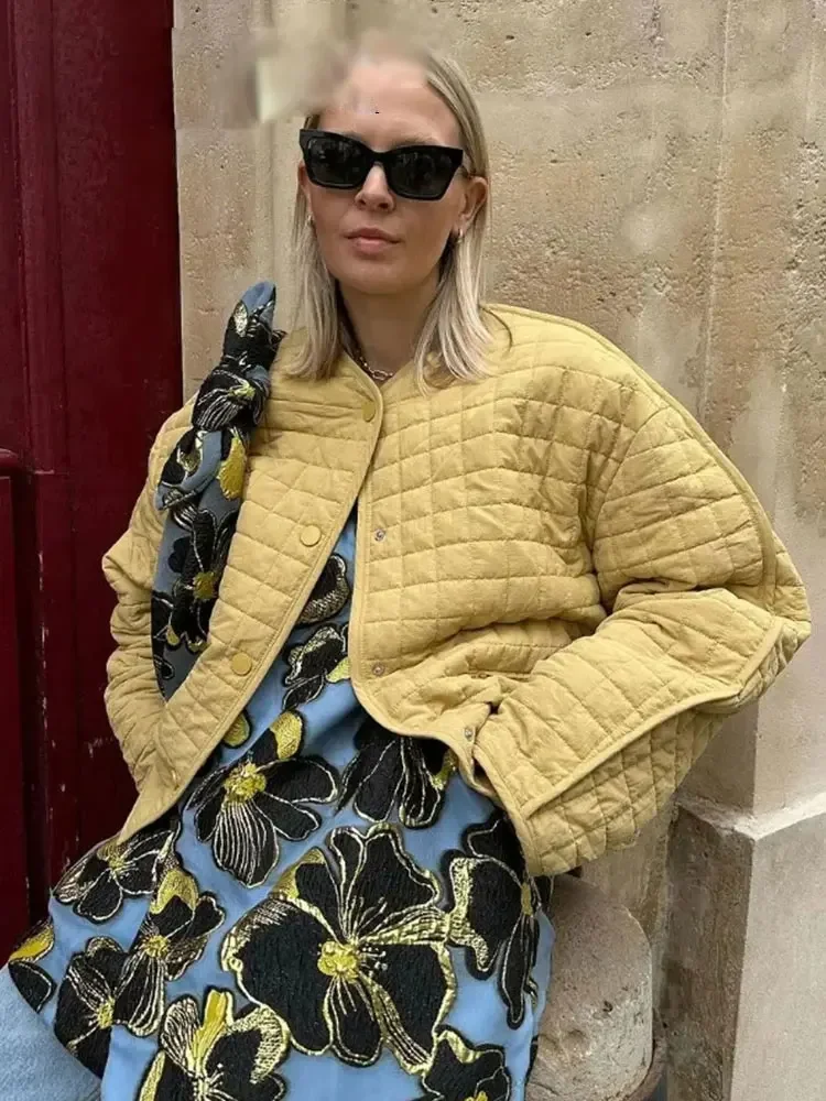 2025Winter Dame Zakken Streetwear Dames Nieuw Bovenkleding Casual Vrouw Gewatteerde Jas Effen O-hals Losse Single Breasted