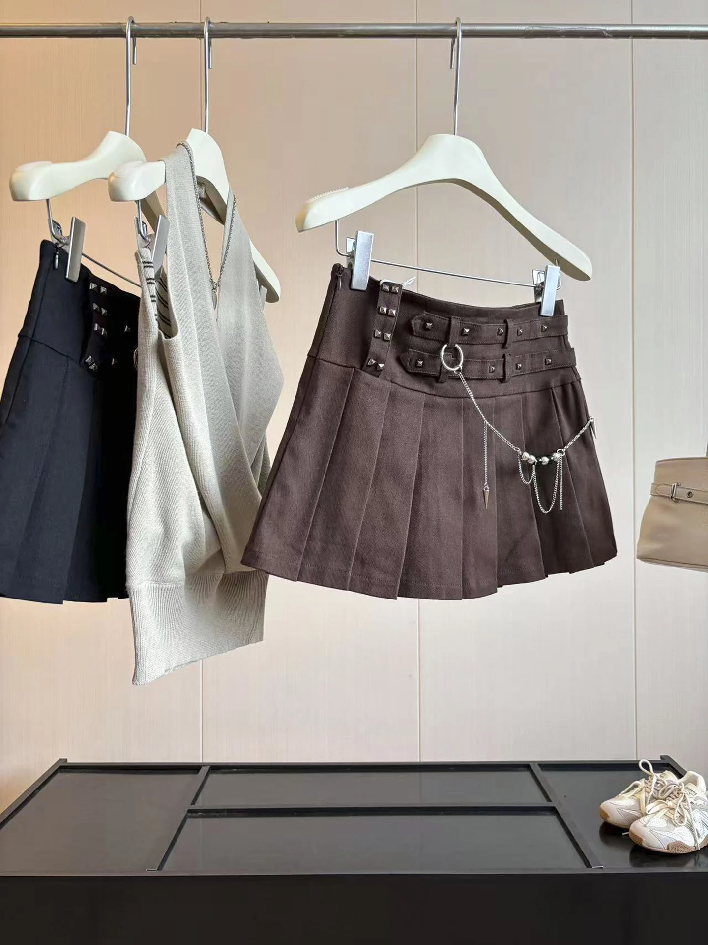 DIYI High Waist A-Line Midi Skirt for Women Autumn Season Pleated Short Skirt with Buckle Waist Chain Slimming Anti-Light