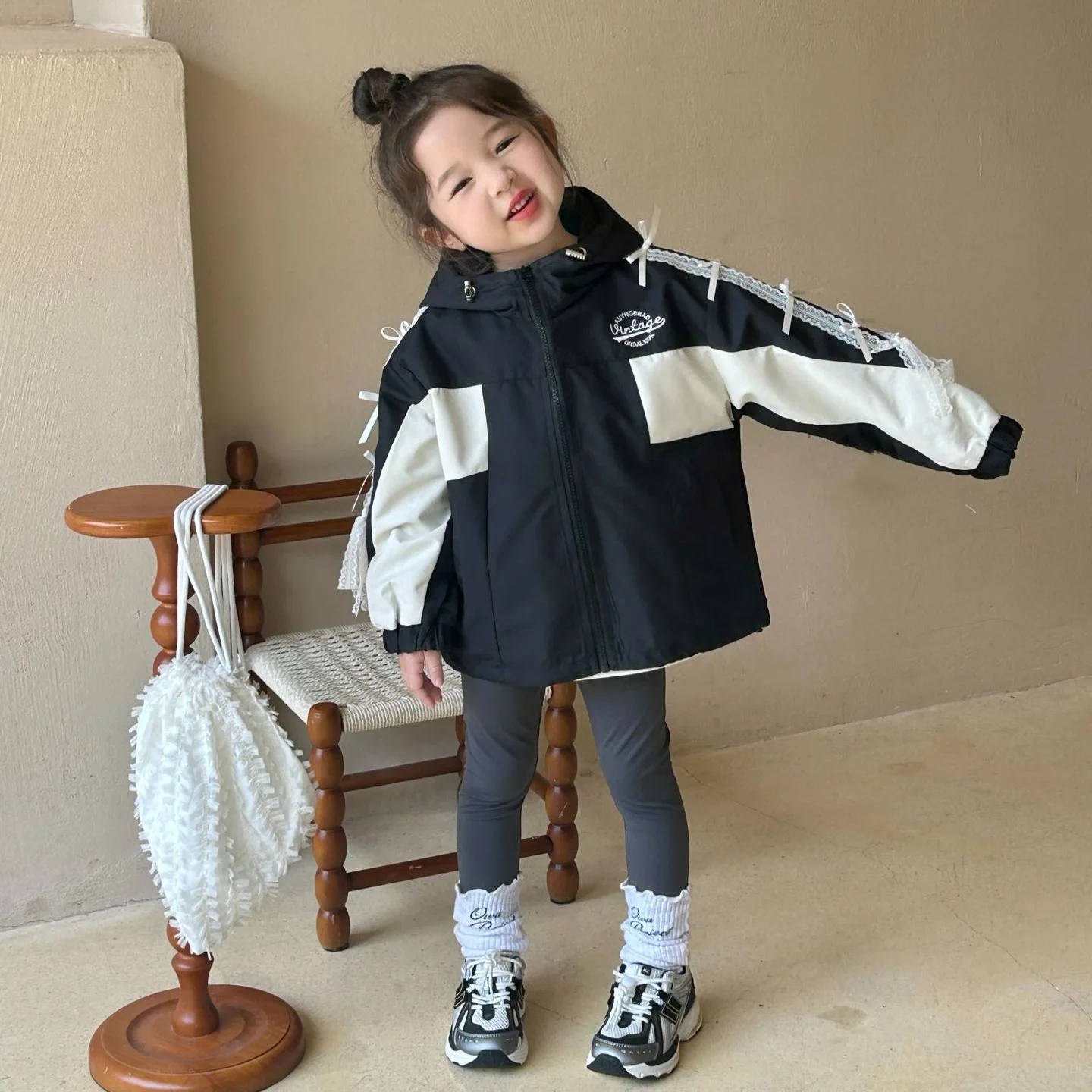 

2024 Autumn New Children's Clothing Korean Edition Children's Clothing Girls' Lace Bow Hoodie Coat Color blocked Coat