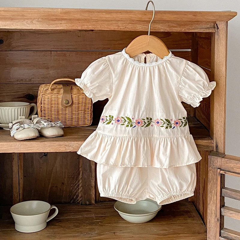 

Girl Summer New Baby Fashion Small Fresh Flower Pure Cotton Embroidered Round Neck Short Sleeved Top+Loose Shorts 2-piece Set