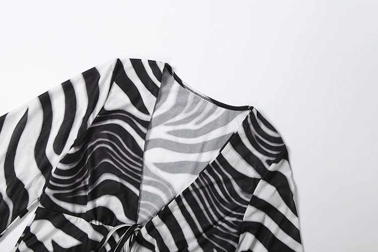 Weird Puss Stripe Patchwork 2-teiliges Set für Damen, Oberteil mit Schnürung, offenem Kragen, langen Ärmeln und Oversize-Schnitt + lange Hose mit Kordelzug – Detail 6