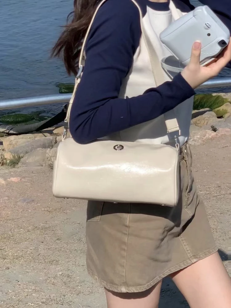 Ute Large Capacity Shoulder Bag Retro Commuter Pillow Crossbody Bag Unisex Daily Use Square Shape  Color Pure Color