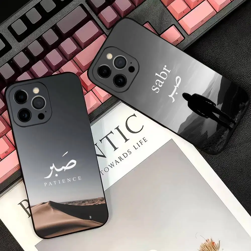 Funda de Silicona Suave Negra con Diseño de Corán, Sabr e Islam para iPhone 17, 16, 15, 14, 13, 12, 11 Plus, Pro Max, XS