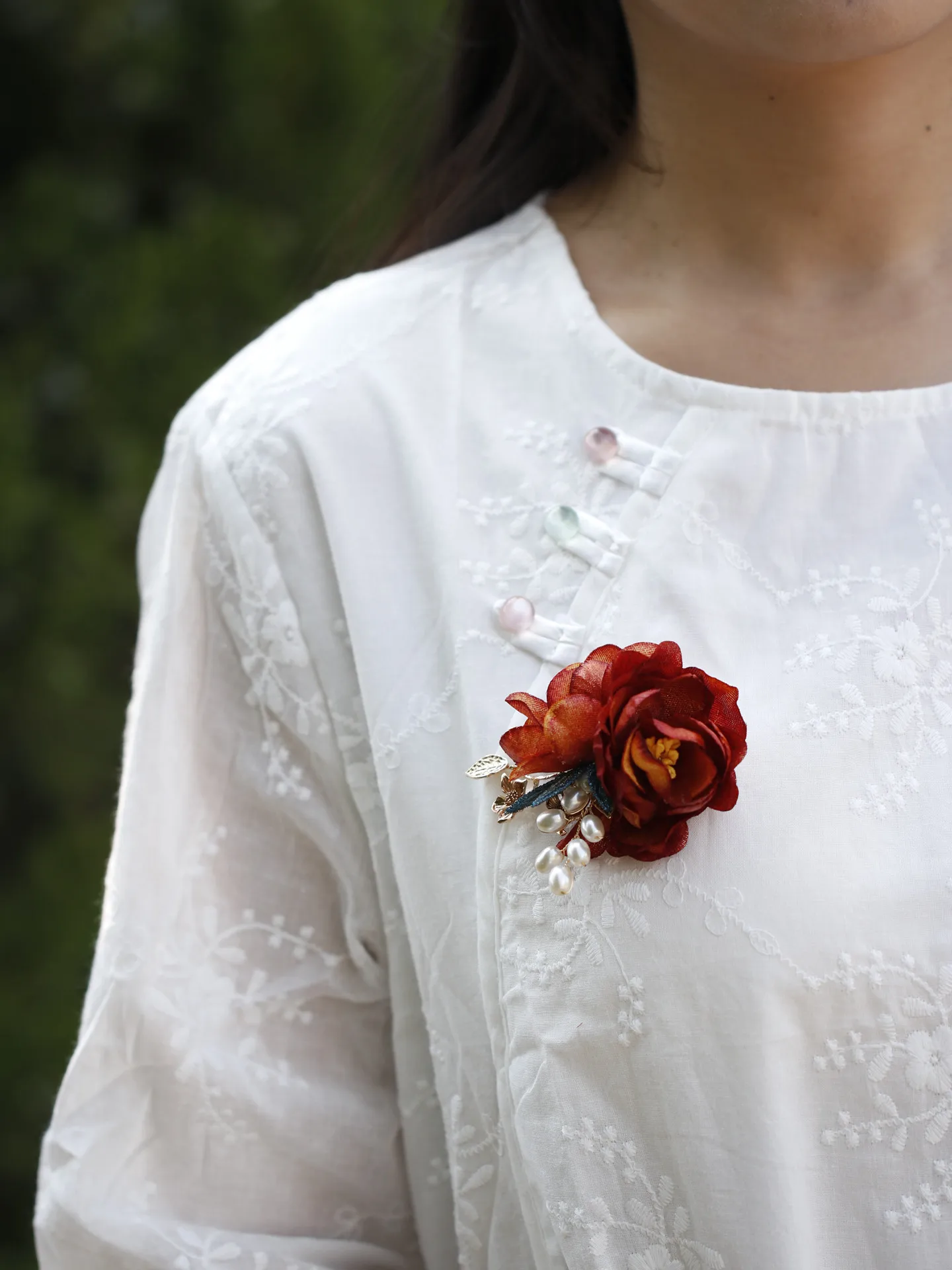 Chinese Style Pearl Orange Red Silk Flower Brooch Magnetic Buckle No Fabric Damage For Wedding Engagement Hanfu Qipao Corsage