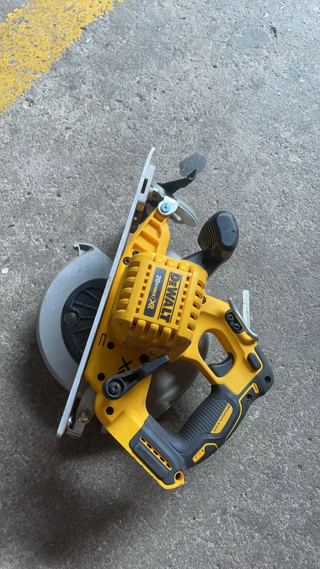 DeWalt DCS570N 18V XR Brushless 184mm Cordless Circular Saw Body Only Carpentry second-hand