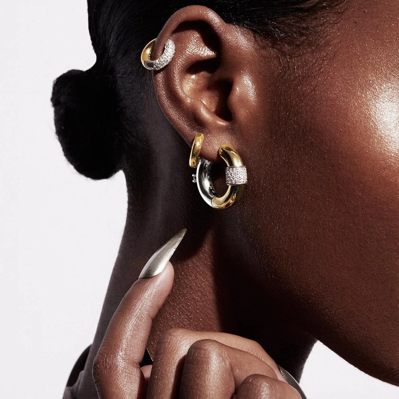 Vintage Style Zircon Rotundity Earring for Women 18K Plating Gold and Silver Color Huggies Earrings Jewelry Elegant Gift for Her