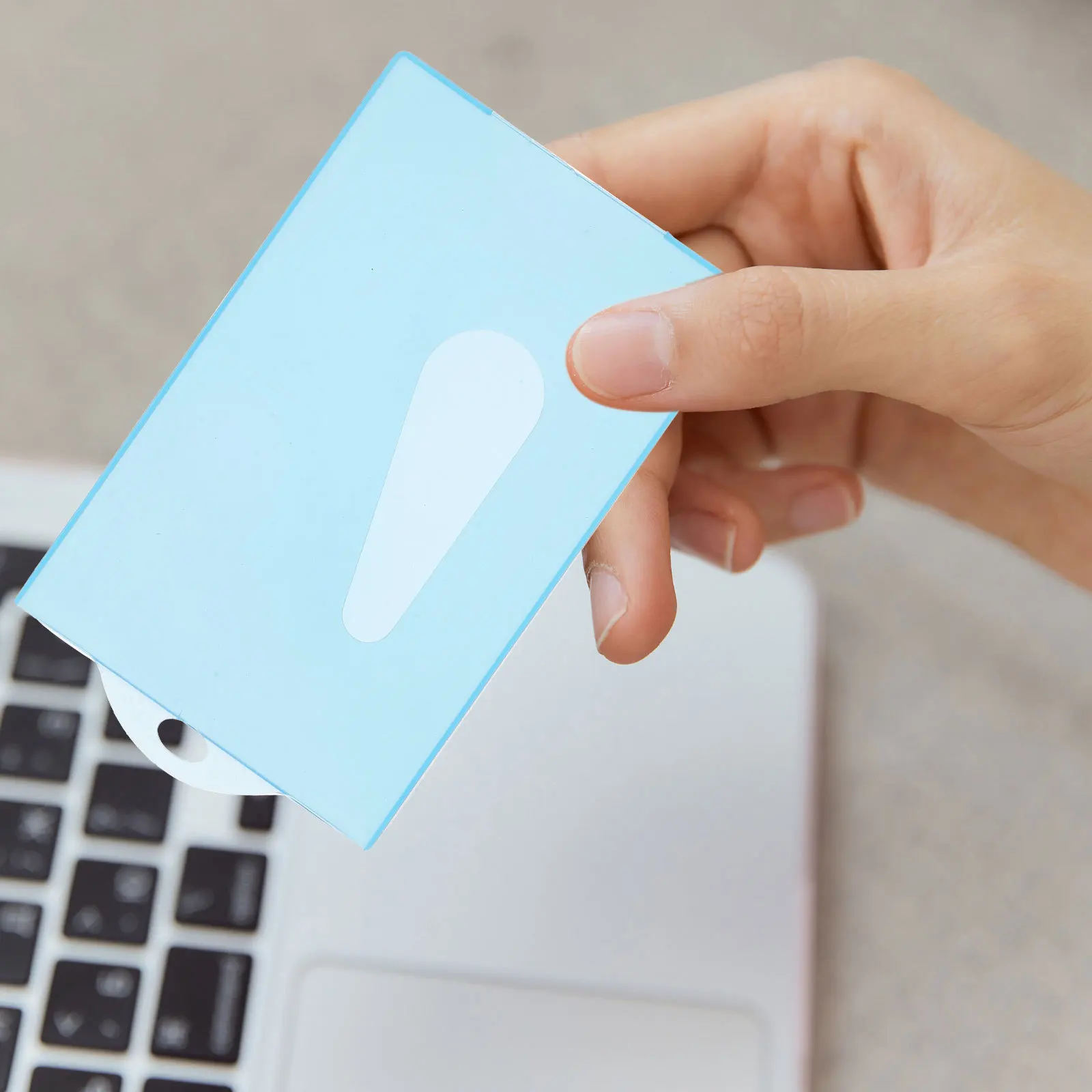 30 個キャンディーカラー透明カードプロテクターポータブルカードスリーブ名札ホルダーゲームビジネストレーディングカードカバー