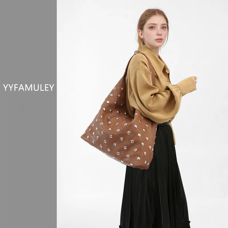 New Hot Women's Hand-held Messenger Bag Heavy-duty Personalized Motorcycle Purses and Handbags Cool Dot Rivet Underarm Tote Bags