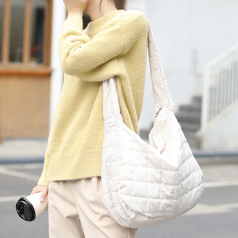 حقيبة سحابة خفيفة الوزن جديدة على الطراز الكوري، حقيبة كتف ذات سعة كبيرة مبطنة بالألماس، حقيبة كروس عصرية غير رسمية