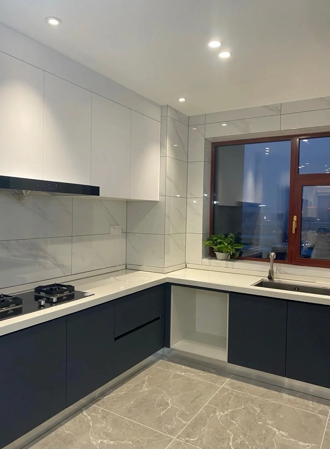 ^Modern Solid Oak Wood Whole Cabinet Kitchen System Furniture Multi-layer Panel Factory Direct Supply