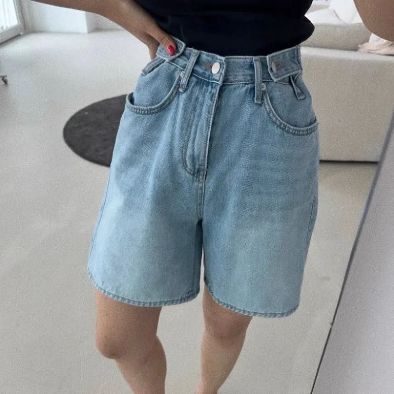 

GUUZYUVIZ Summer Button Adjustment Hight Waist Denim Shorts Women Light blue Loose Pocket Straight Short Jeans Feminina