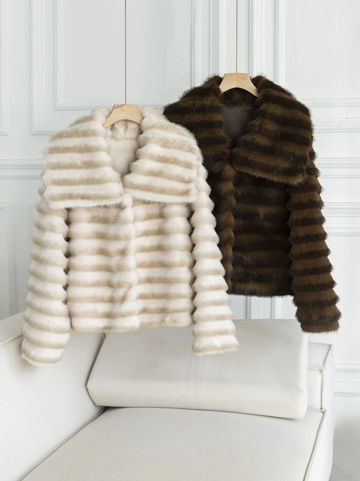 معطف فرو صناعي دافئ للخريف والشتاء 2025 بياقة أفقية كحلية اللون، ملابس خارجية عصرية صديقة للبيئة