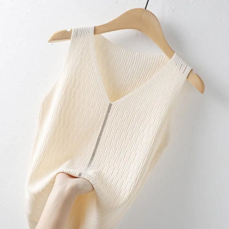 

Silk Suspender Vest for Women with Short Sleeveless Tops with Fashionable Hot Diamonds and Fashionable V-neck Slim Base Shirt