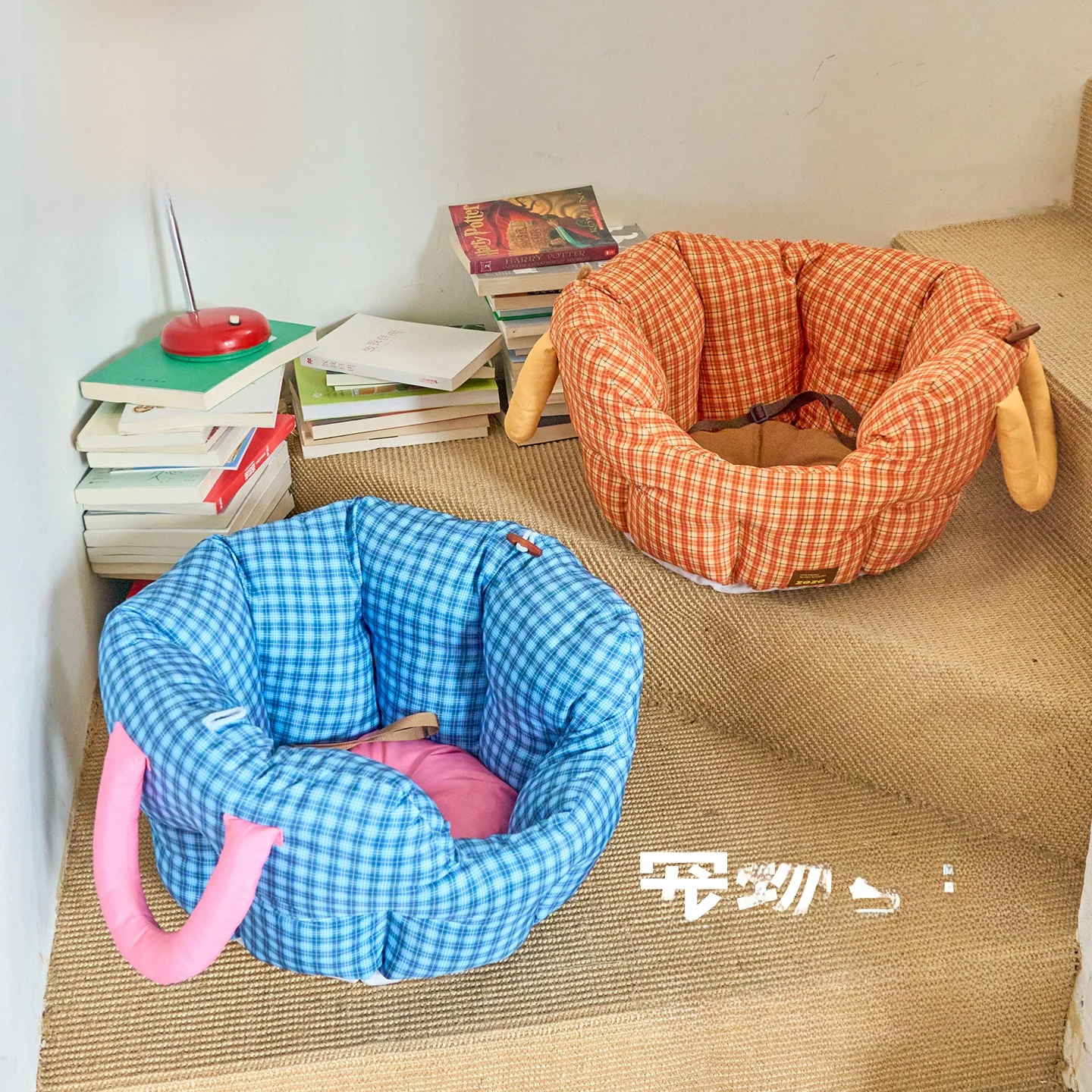 zeze-portable-pet-car-bed-ox-cloth-bot-anti-slip-coating-warm-all-season-round-ape-dog-bed-small-size-home-outdoor