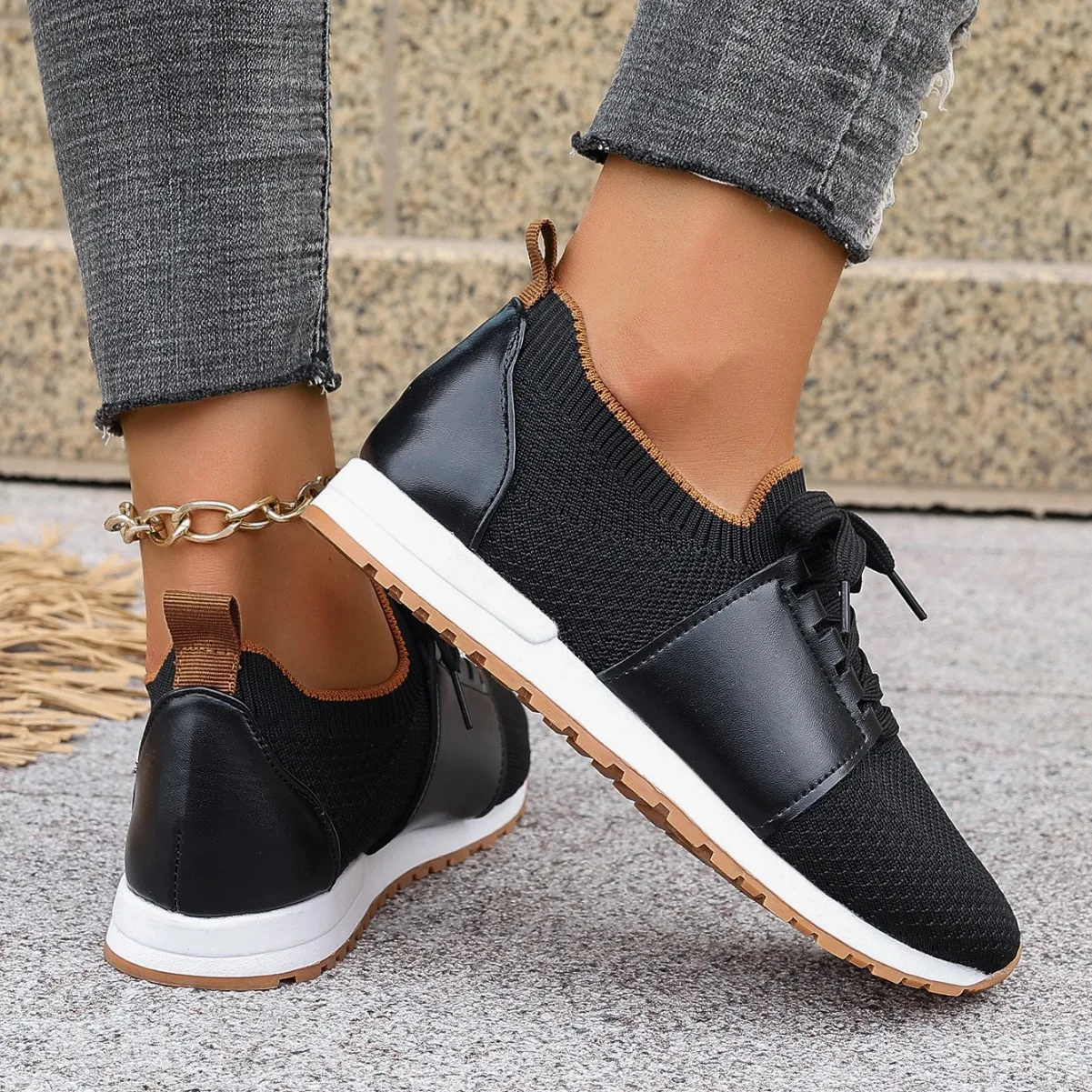 Large size flat sports casual shoes women 2024 new comfortable breathable flying mesh running shoes