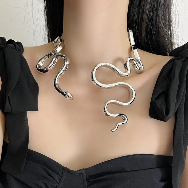 Irregular metal streamline snake shaped open collar, necklace