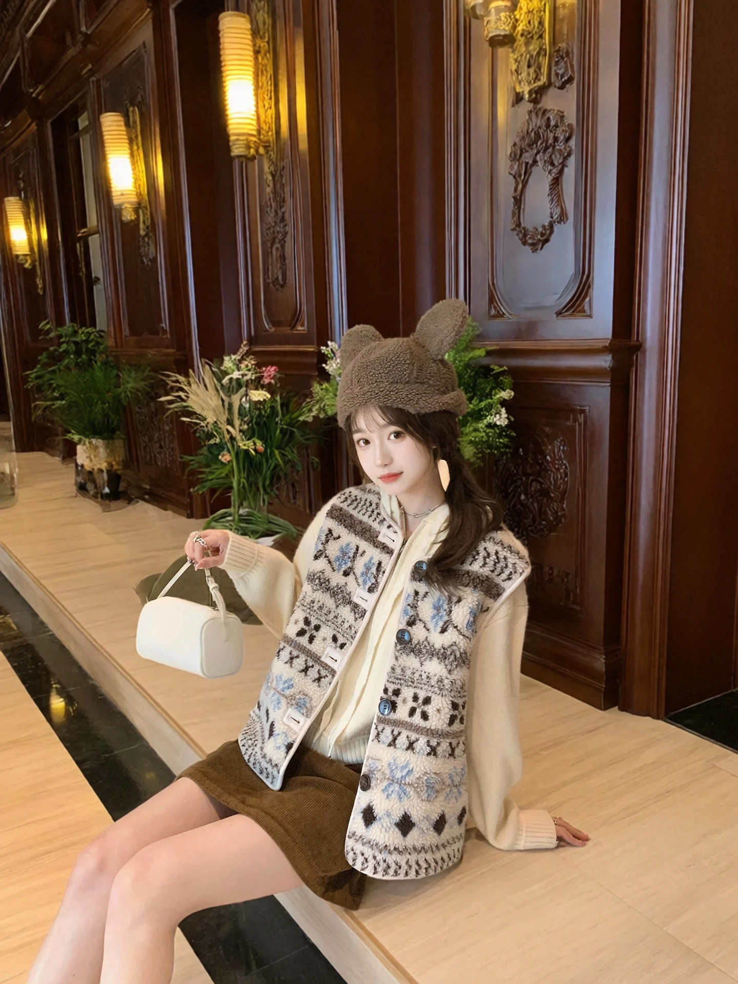 Women's Autumn Winter Vintage Knitted Lamb Fur Vest And Hat Two-Piece Set Warm Fluffy round Neck Button-Up Fashion Ensemble