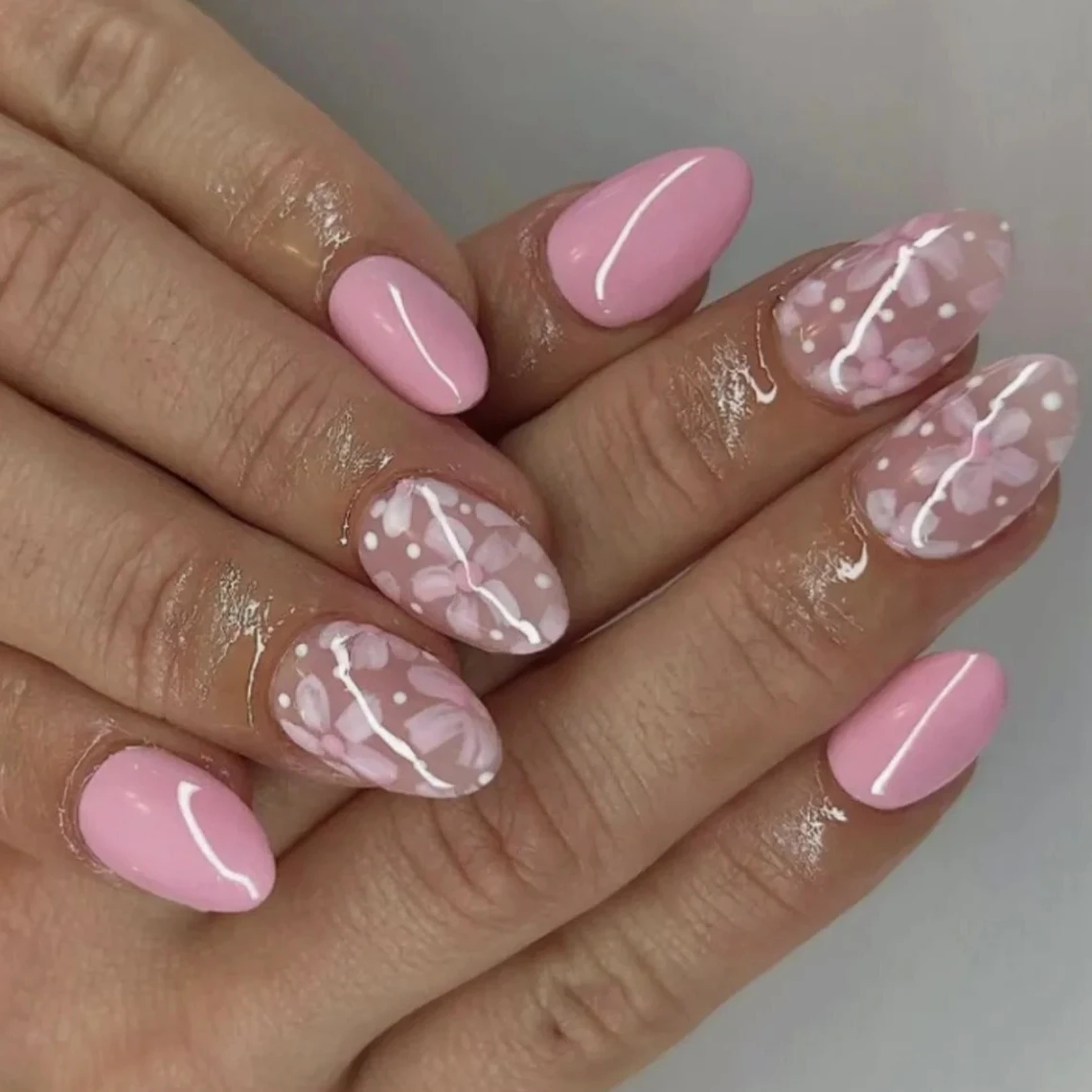

Sweet Pink Flowers Bowknot Long Pointed Fake Nails Art Almond False Nails Delicate Snake Pattern Press on Nails Charms Manicure