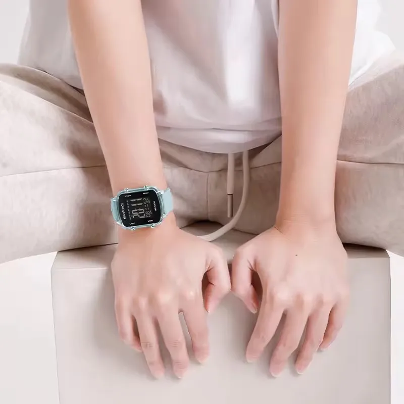 NAVIFORCE 7120, модные женские часы, спортивные водонепроницаемые силиконовые наручные часы, светящиеся цифровые часы с ЖК-дисплеем для женщин, reloj mujer