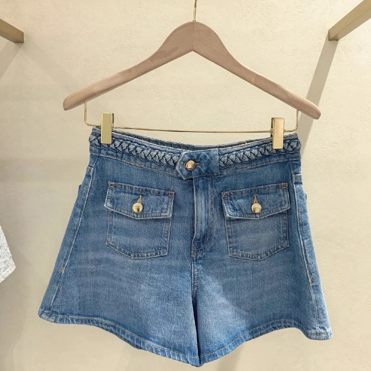 

Spring 2026 High Waist Distressed Denim Skinnies with Braided Belt Casual Short Pants Women's Standard Fit Jeans Casual Shorts