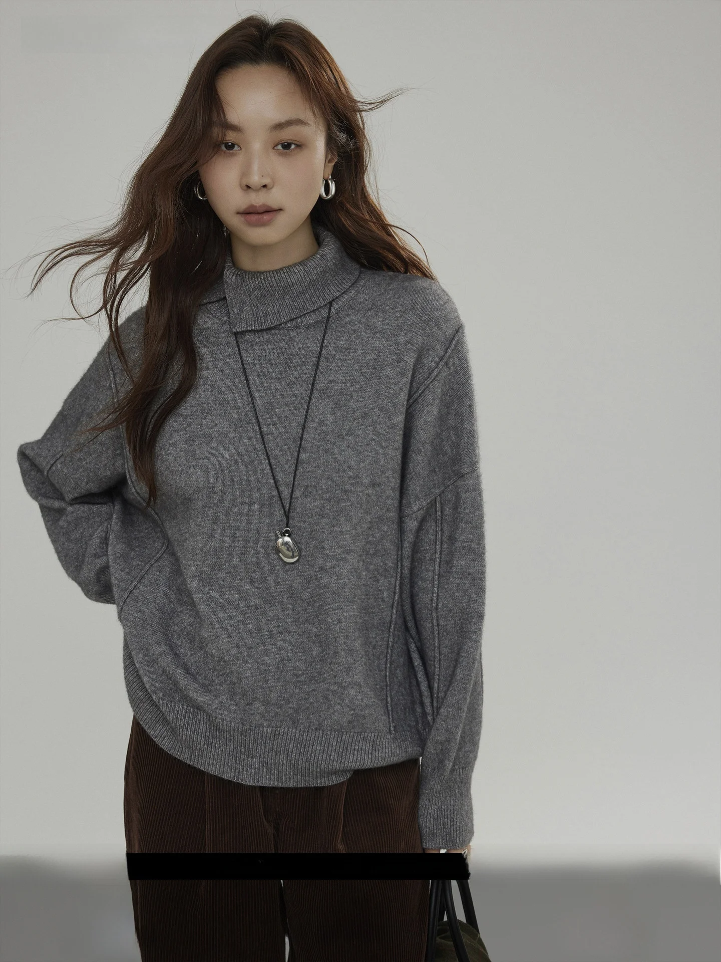 

Женский трикотажный свитер Joli Choose с асимметричным высоким воротником, простой дизайн, осень-зима, свободный крой, длинный рукав, стандартная длина