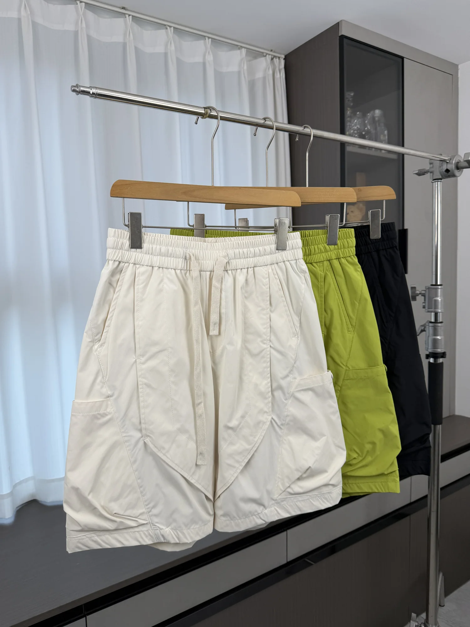 Comfortable Casual Elastic Waist Short Pants for Men Summer Loose Fit Workwear Style Straight Leg Knee-Length Shorts