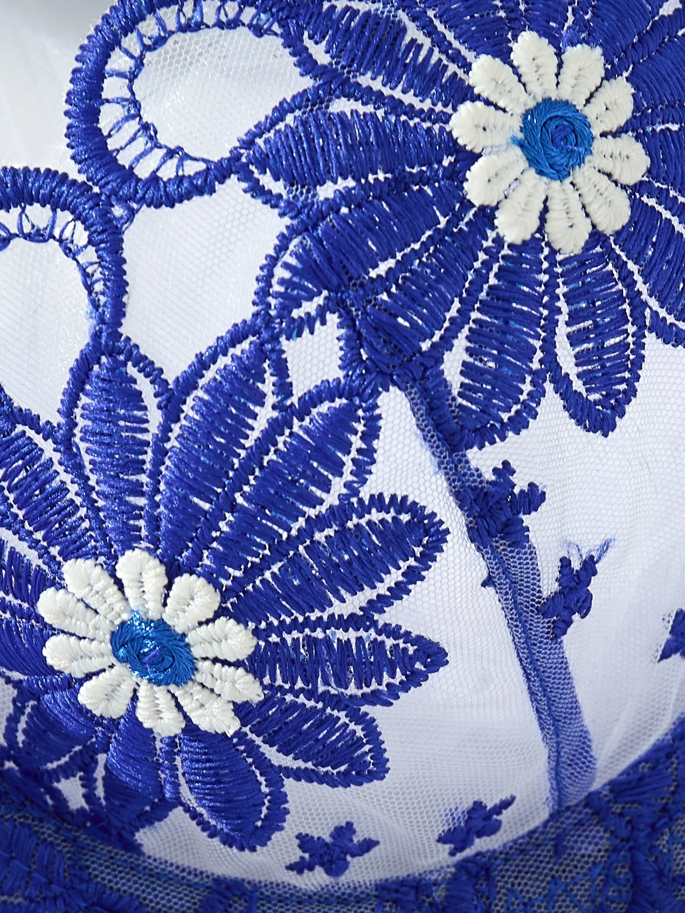 Um conjunto de lingerie azul sexy, incluindo sutiã e tanga com padrão de margaridas, um confortável de duas peças feminino estilo família ZA825086