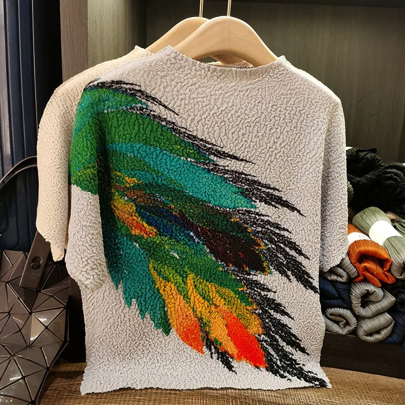 

Плиссированная футболка Miyake, лето 2025 года, складная двусторонняя одежда, тонкие плиссированные топы с принтом перьев, женская футболка, легкая свободная футболка больших размеров