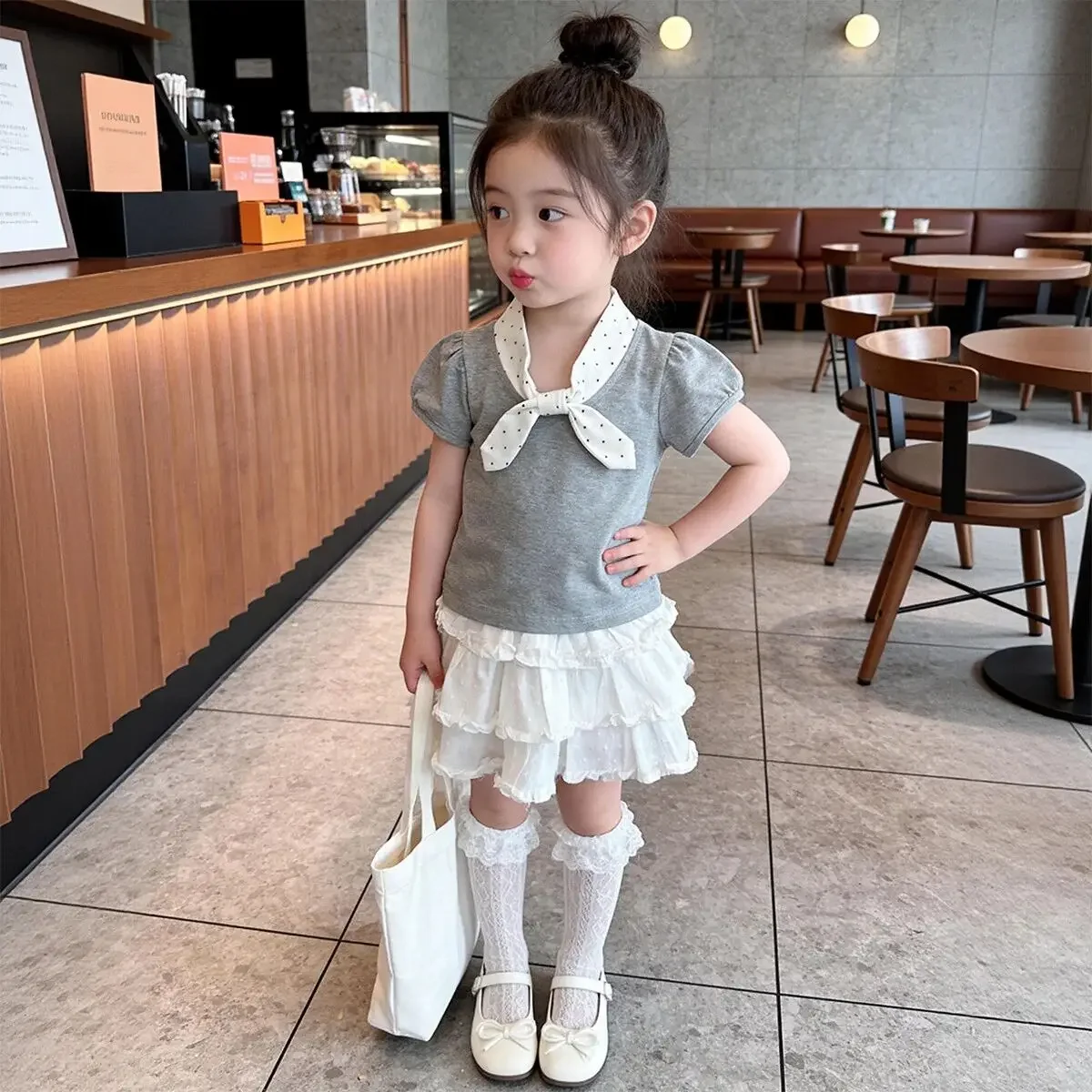

Girls' Summer Set Fashion New Children's Grey Short sleeved T-shirt+White Lace Skirt Two-piece Set