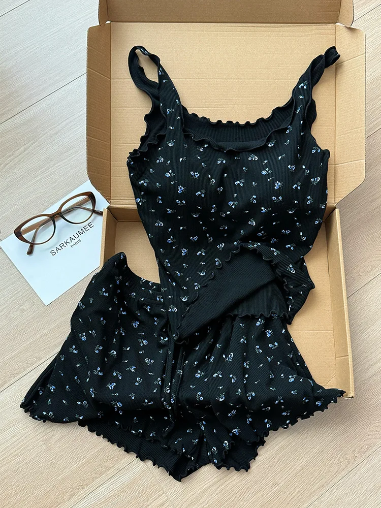 

Women's Summer Floral Print Pajama Set Ribbed Knit Camisole with Chest Pad Loose Shorts Loungewear