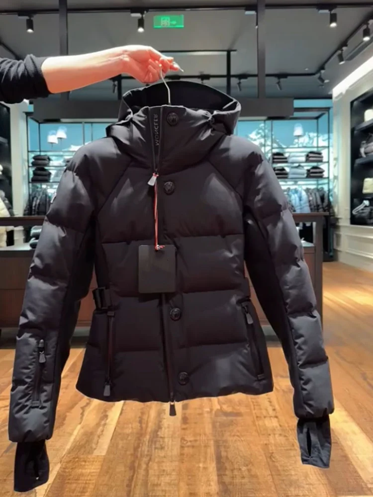 Unique Short Black Cotton Jacket Women's Winter Fashion Slim Fit Skiing Wear Coat Waist-Cinching Design High-End Style