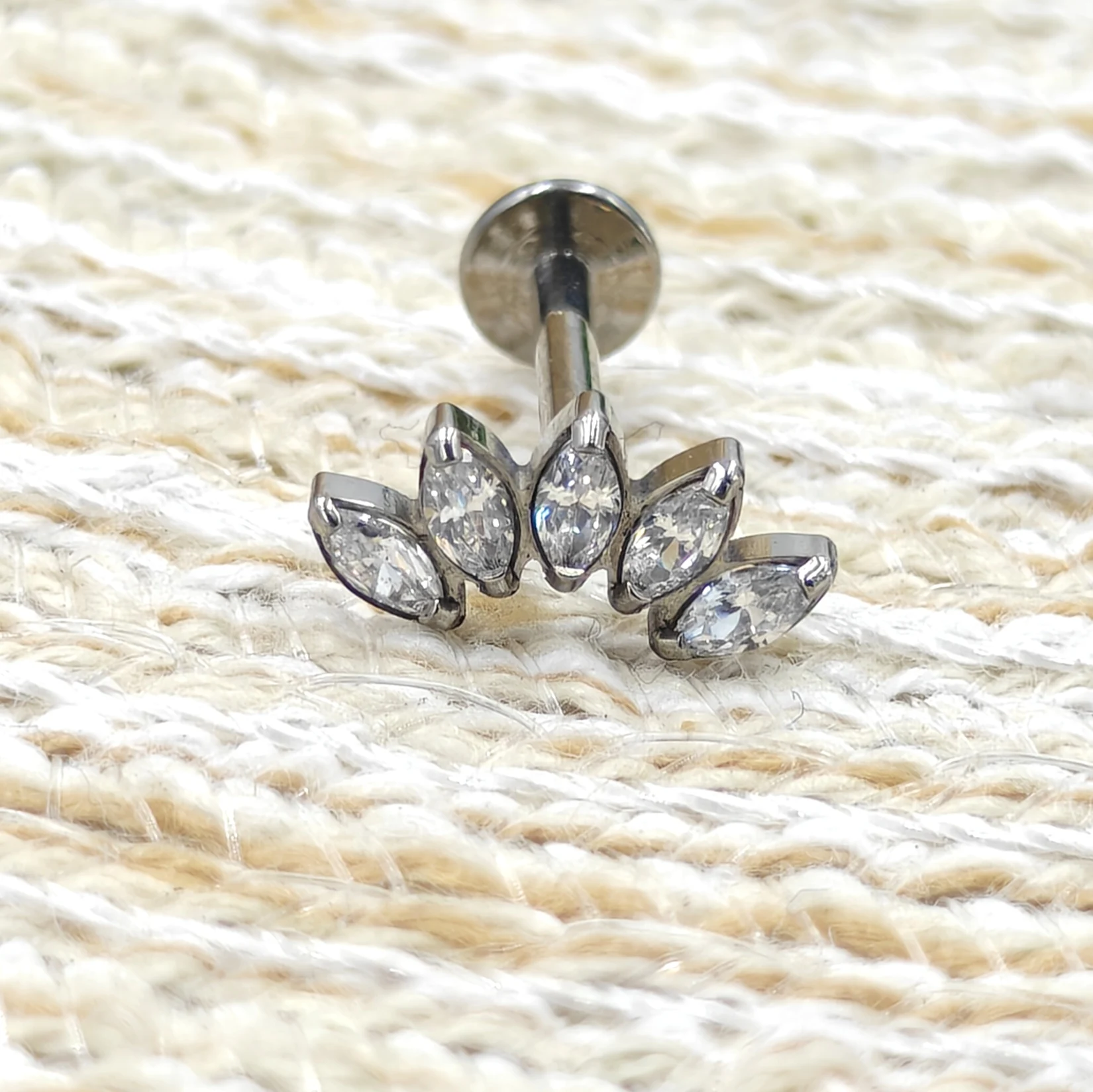 16G Implant Grade  ASTM F136 T - đánh giá và giá Cluster Stud Ear