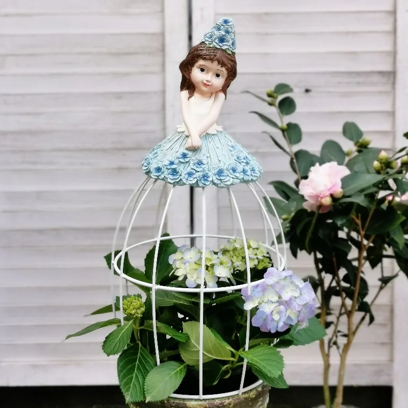 Little Girl Climbing Vine Cages Garden Statue for Courtyard Decor Whimsical Plant Support for Balcony Rustic Metal Flower Stand