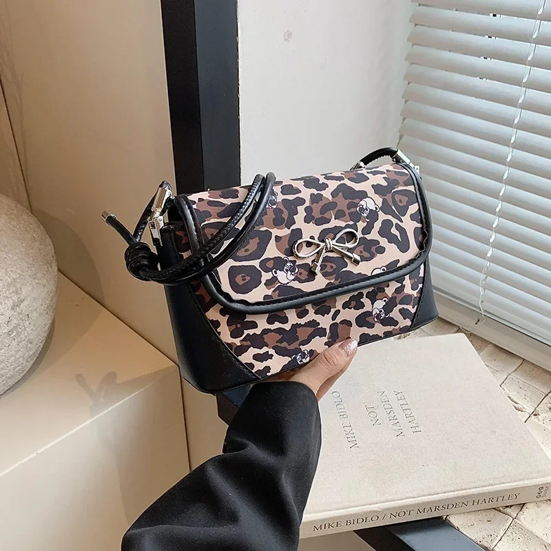 European and American Retro Leopard Print Shoulder Bag Spice Girl Sexy Messenger Bag Premium Texture Handbag Bag Woman