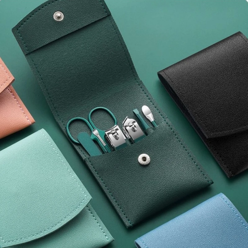 7-częściowy zestaw do manicure, obcinacz do paznokci, narzędzia do pielęgnacji osobistej, przenośna torba podróżna z nożyczkami do brwi i wykałaczką do uszu.