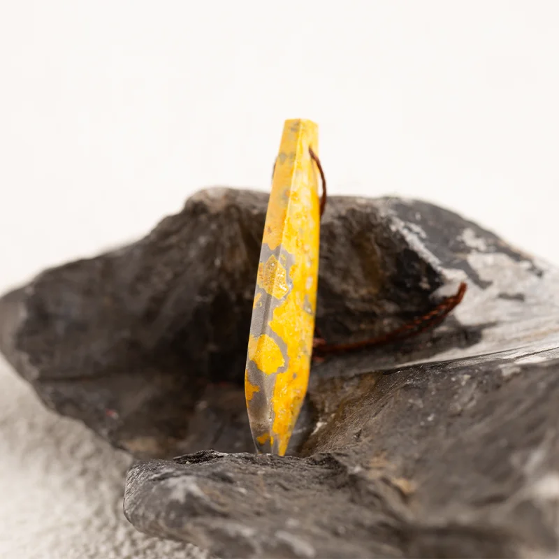 B&F Carving Pendant for Necklace Bumble Bee Stone—Hanging Ornament Handmade Natural Jewelry Charm Gift Accessories 37x10x2mm2.2g