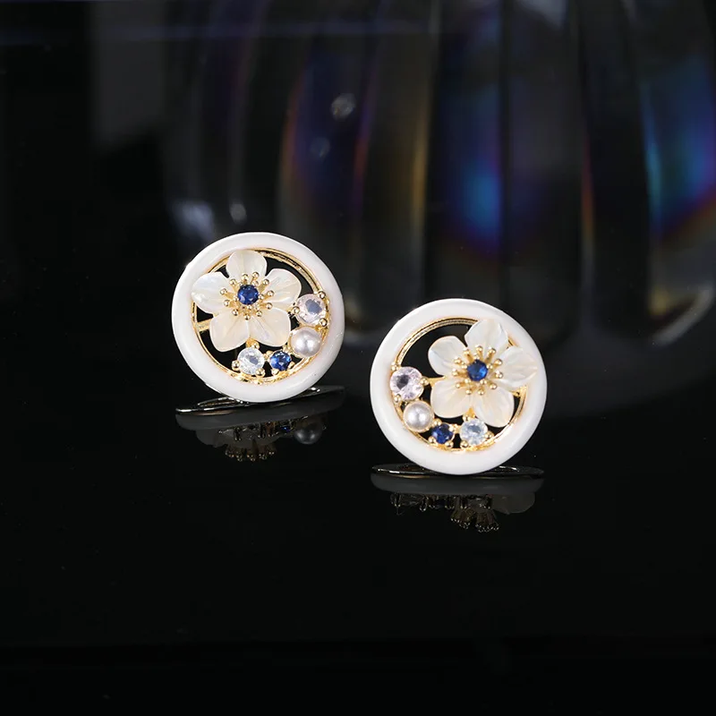 

S925 Silver needle earrings, new pearl, fashionable and elegant, natural shell, flower, simple camellia stud earrings