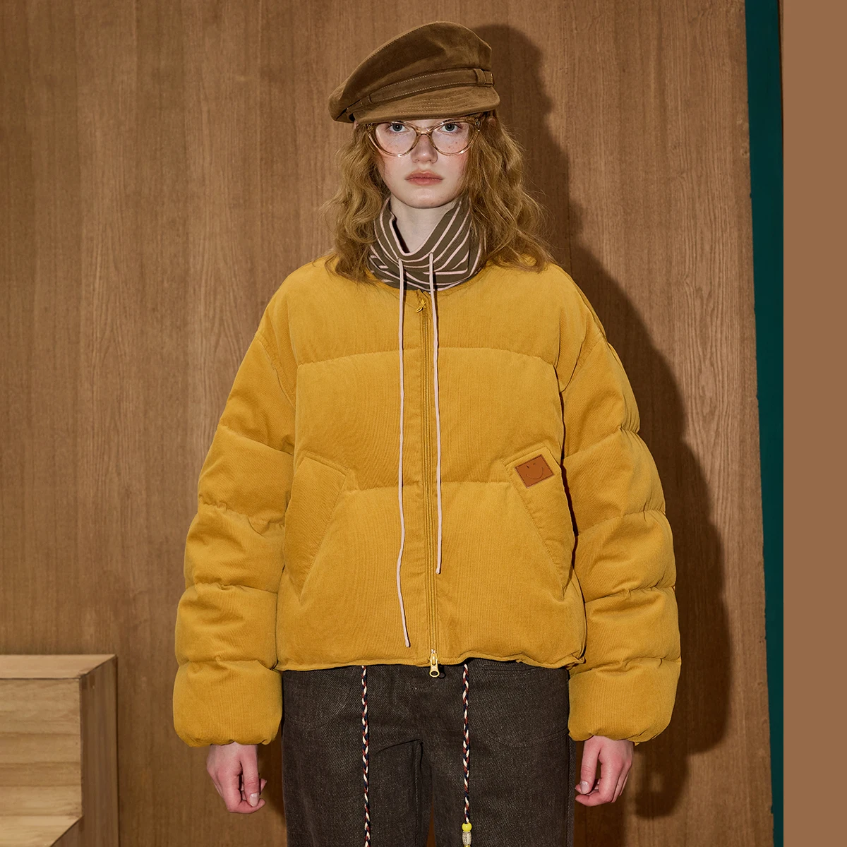 

2025 Winter Women's Corduroy Short Puffer Jacket 90% White Duck Down Filled Coat Warm Zip Up Hooded Oversized Y2K Streetwear