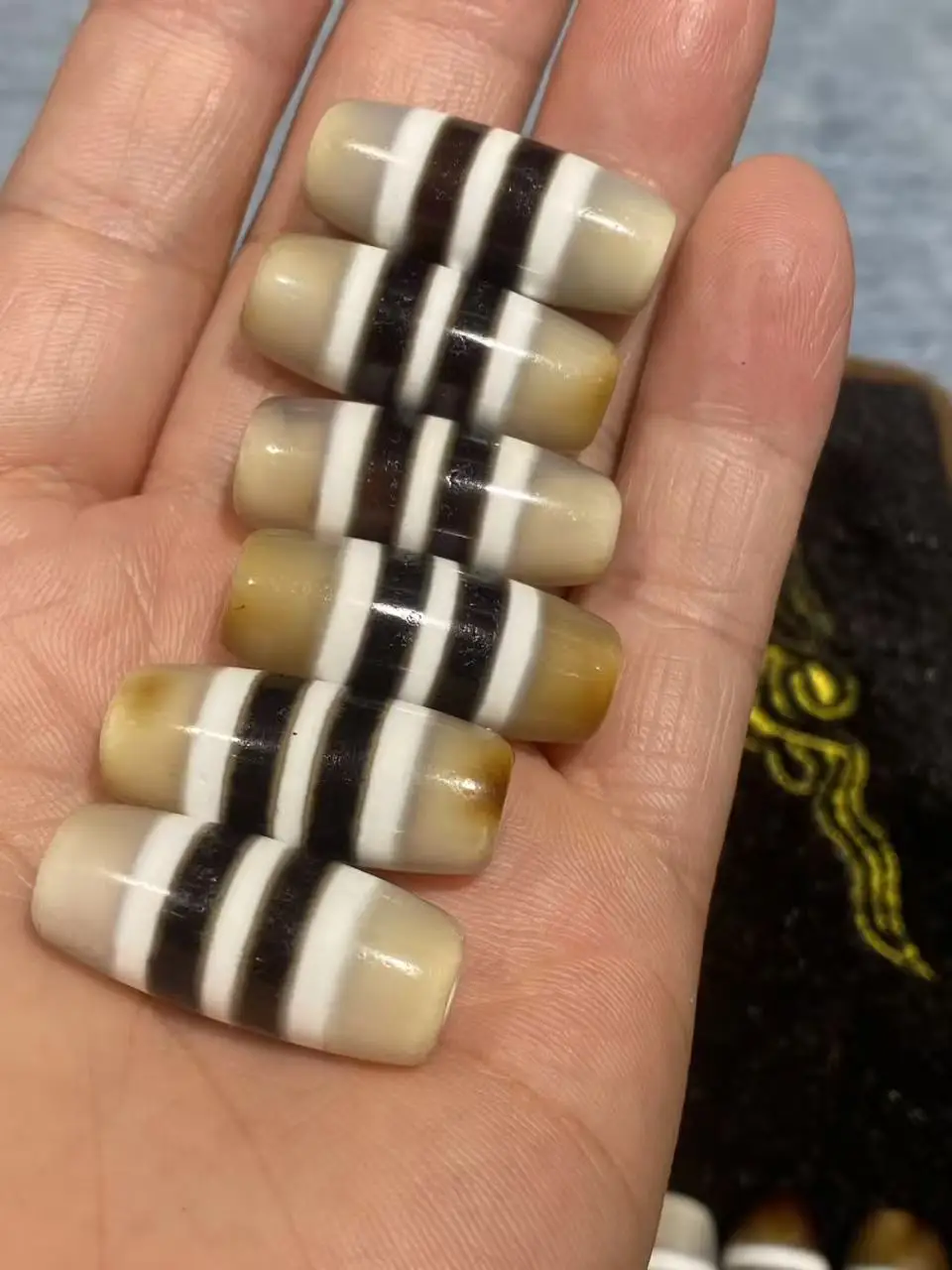 50pcs/lot Live stream hot deal: limited-time discount on Taiwanese craftsmanship yellow agate Dzi beads black white line bead