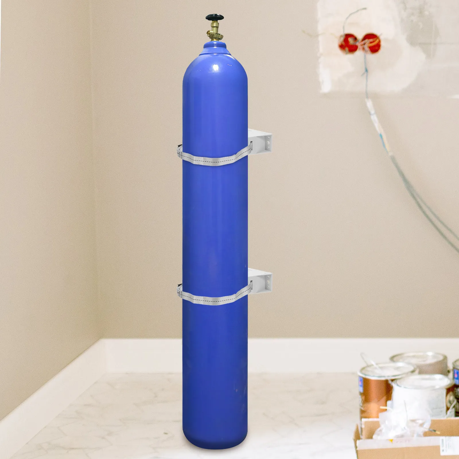 

Кронштейн для газового баллона: пластиковый/железный держатель с надежной фиксацией для 40-литровых баллонов с водородом, кислородом, пропаном, а также для расширительных баков