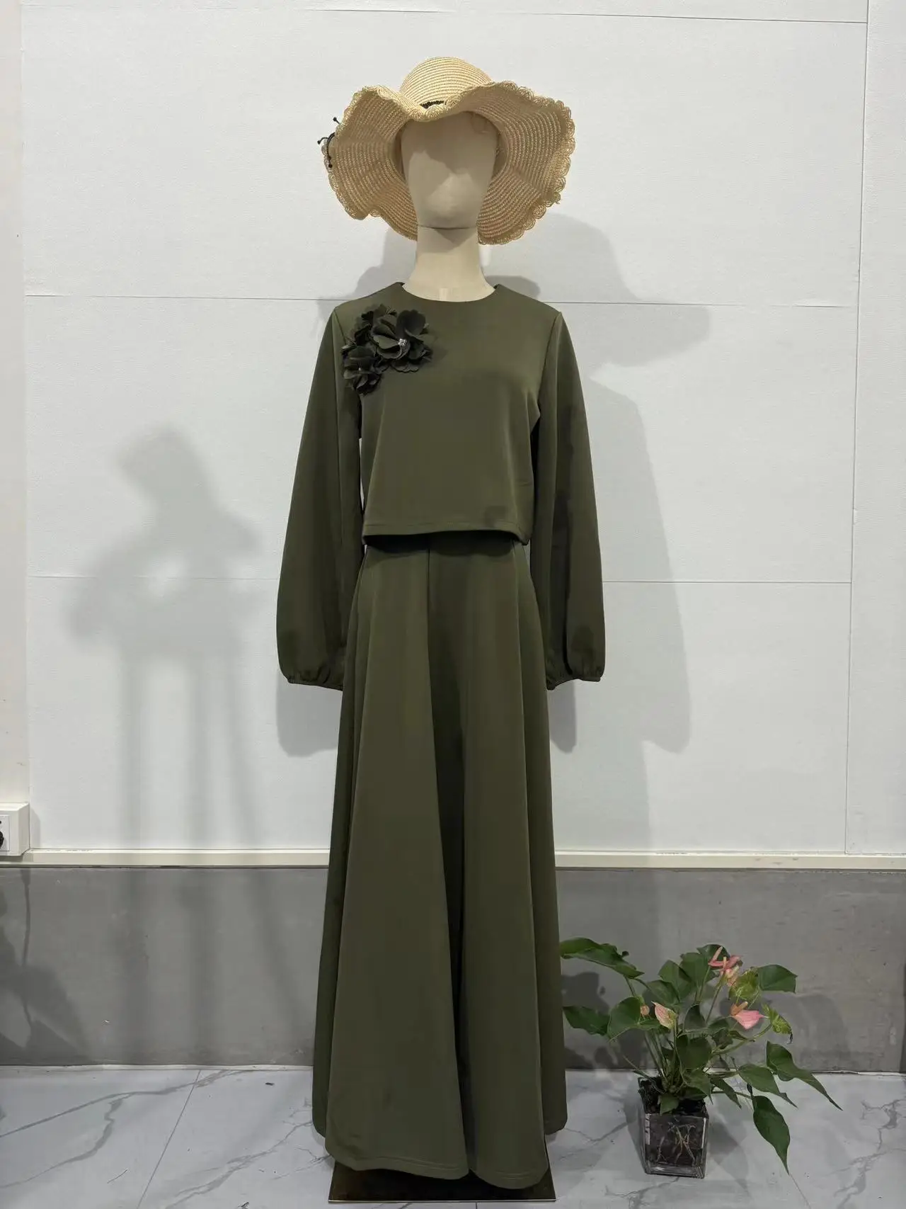 2024 Middle Eastern Dubai Flower Lantern Sleeve Women Skirt Suit Two-piece Set Elegant Top and Pleats Skirt Muslim Clothing