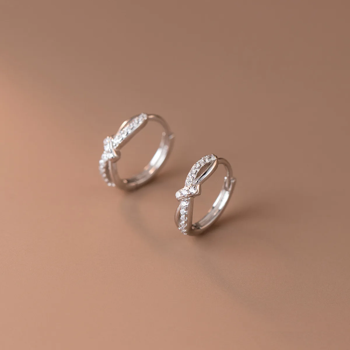 La Monada 925 Silber Frau Ohrring Glanz Bowknot 925 Silber Schmuck Kleine Creolen Für Frauen Weibliche Mädchen Dame Zirkon