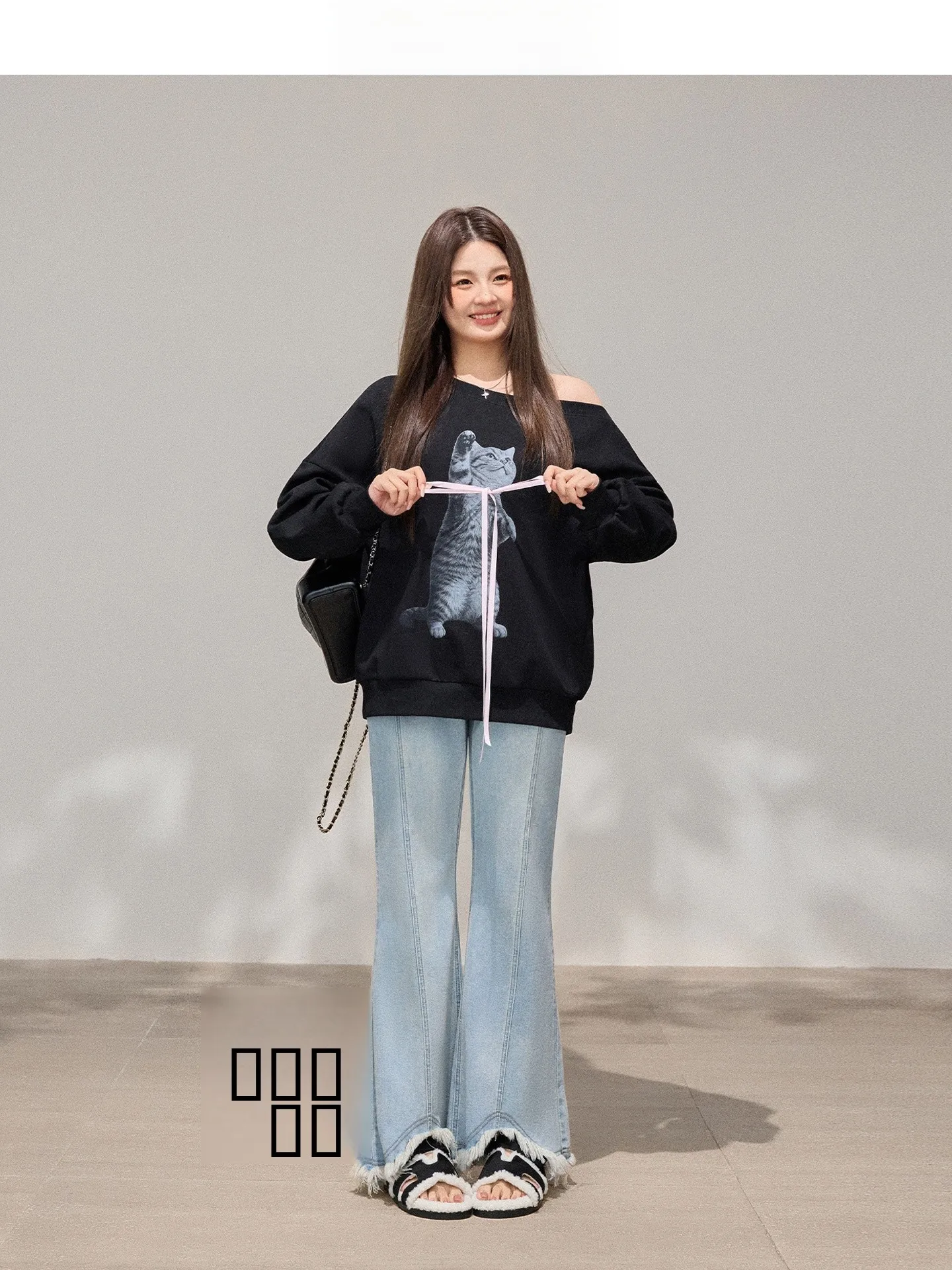 

Джинсы женские с высокой талией, расклешенные, светло-голубые, из денима, с эффектом потертости, для повседневной носки, из эластичного хлопка, с эффектом стройности