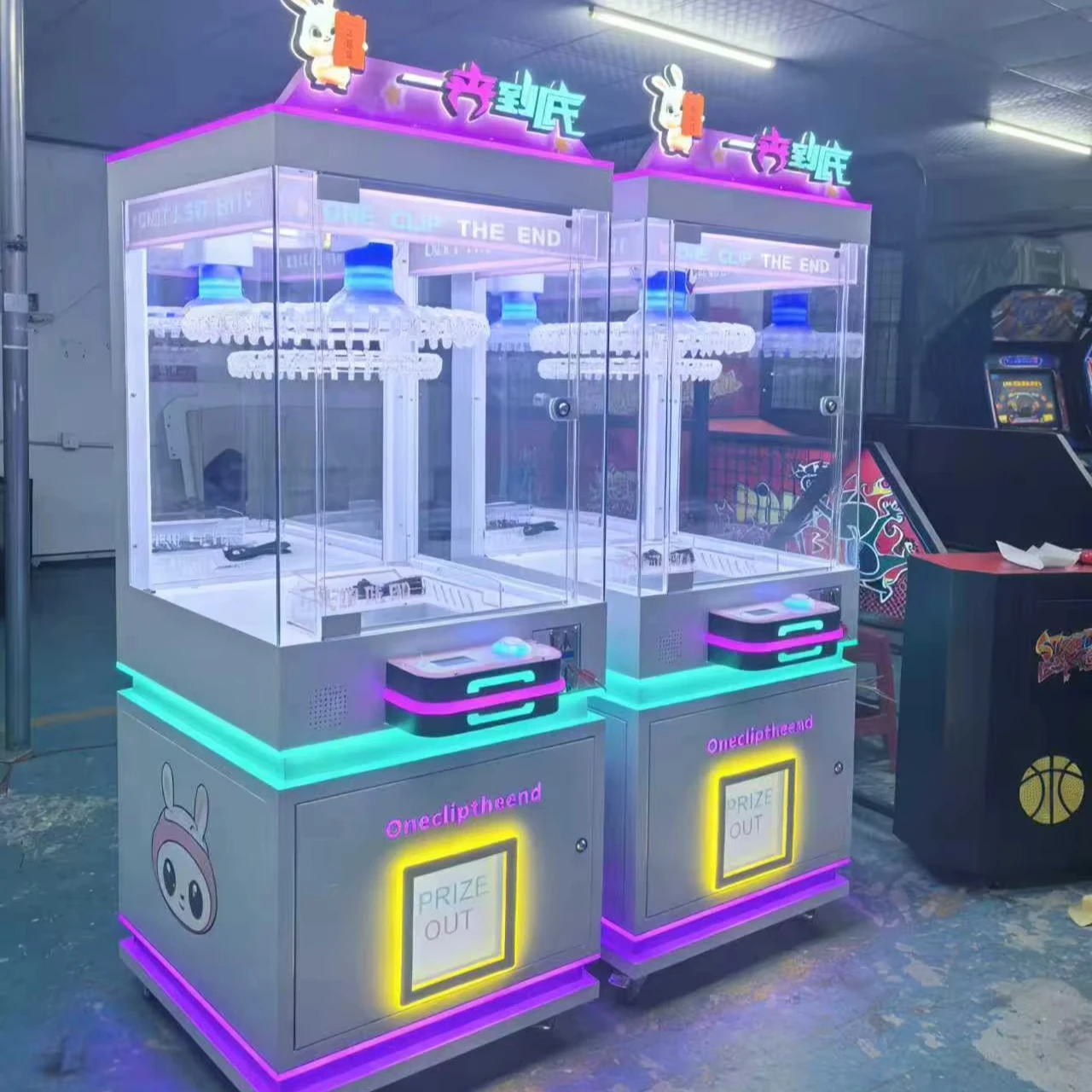 

One-Claw Doll Machine | Large-Capacity Prize Storage | Customizable Payment System | Must-Have Traffic-Driving Arcade Device for