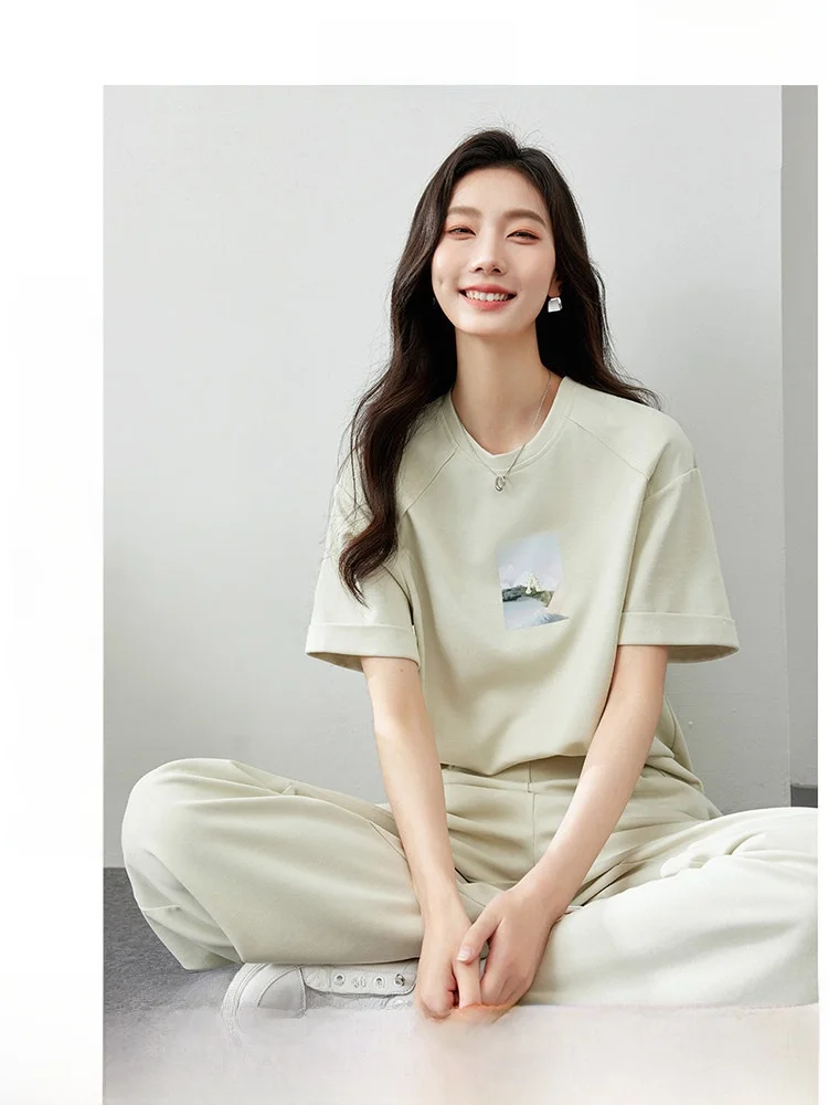 

Новый летний повседневный комплект из двух предметов: свободный топ и брюки с принтом для женщин, модный повседневный стиль, круглый вырез.