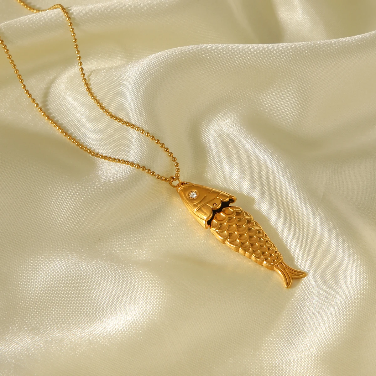 

Huang Chao Ladies Stainless Steel Lucky Goldfish Pendant Necklace Pisces Necklace Valentine Holiday Commemorative Jewelry Gift